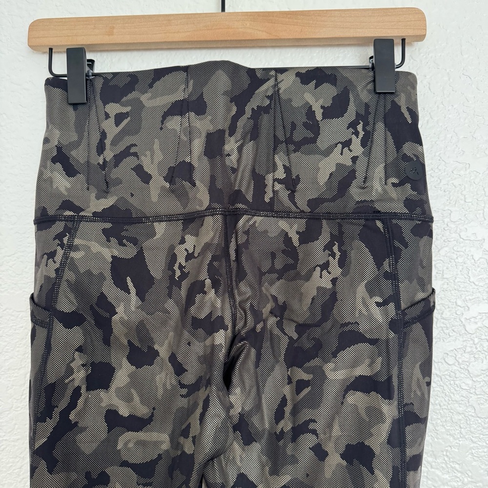 Alexo Athletica Metallic Black Camo Carrywear Leggings - Picture 7 of 9